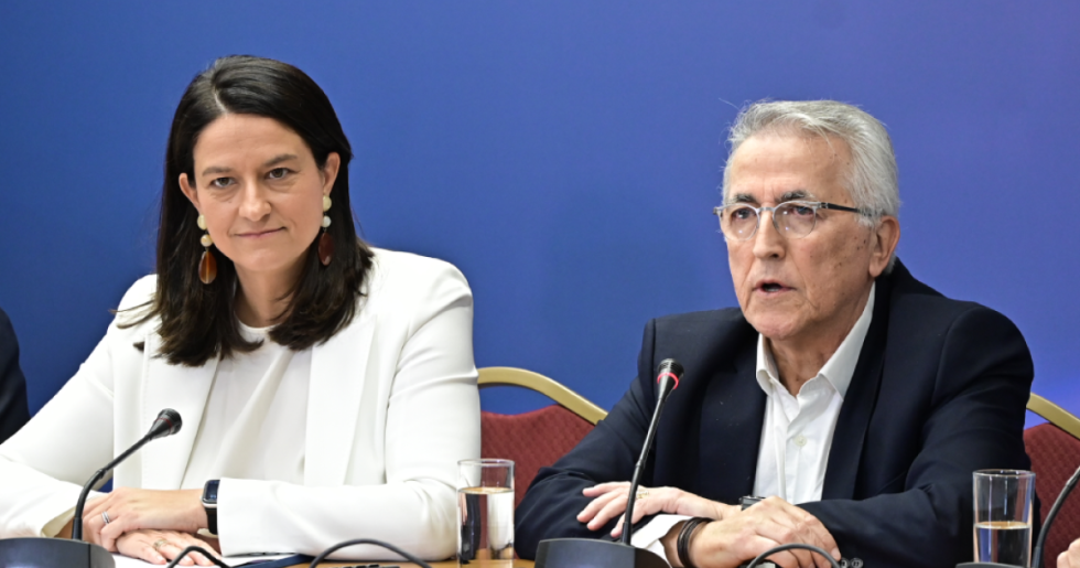 Υπό πίεση η Κεραμέως, τι απαντά για την υπόθεση Παναγόπουλου